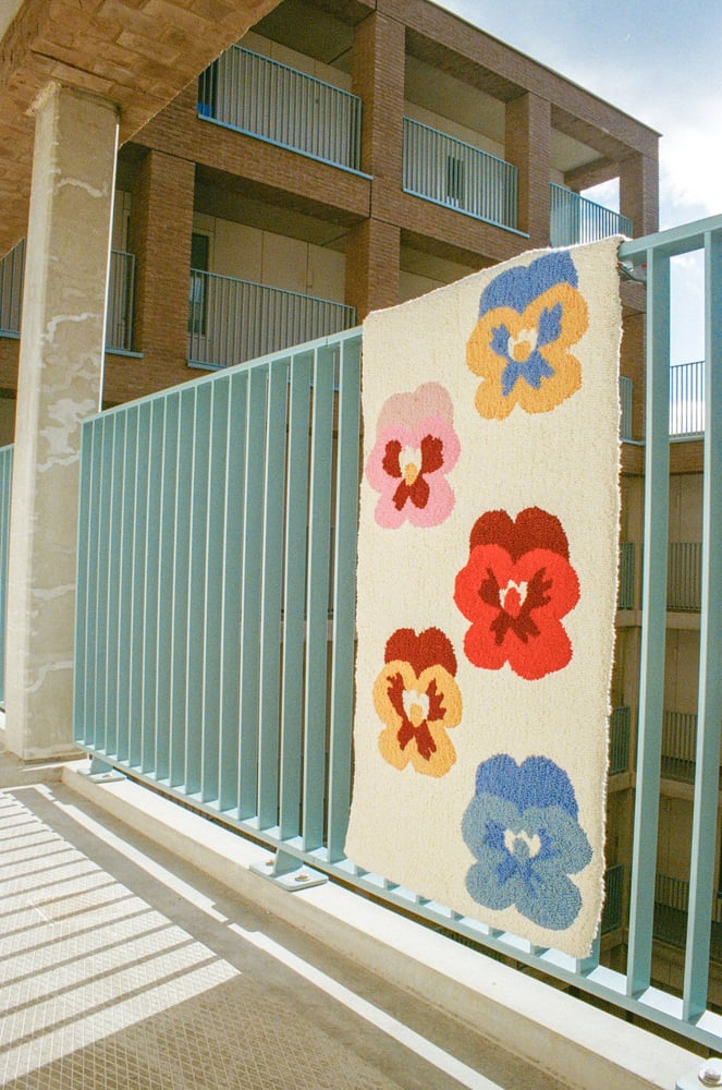 Image of Pansy rug (white) 60x120cm
