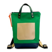 Image 1 of mochila mini verde