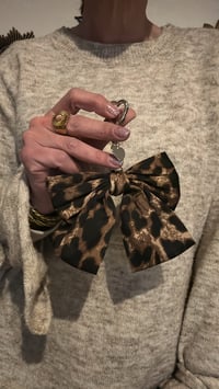 Image 2 of LÉO KNOCK CHARM 