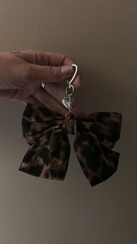Image 1 of LÉO KNOCK CHARM 