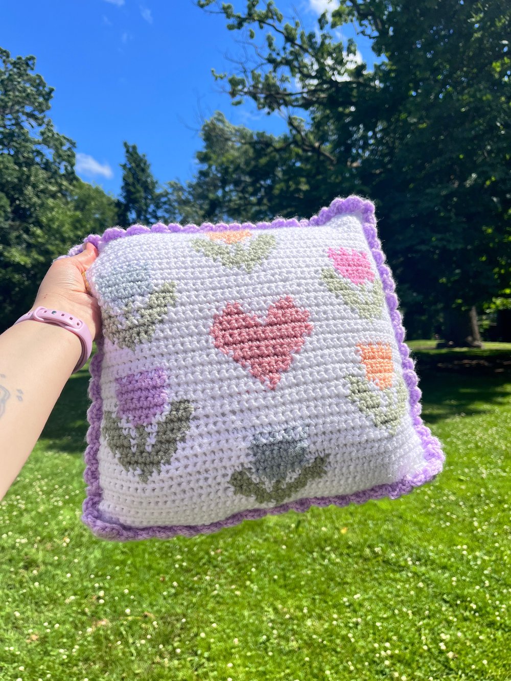 Image of Vintage Tulips Pillow 🌷