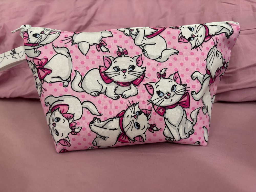 Image of White Kitten Zipper Pouch