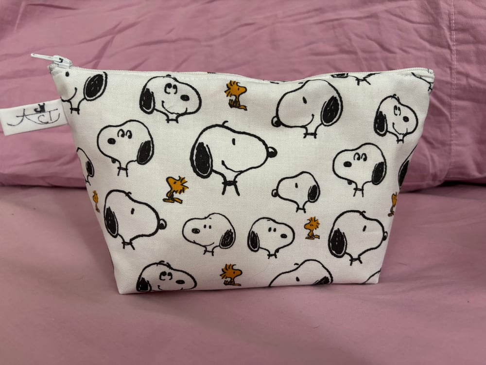 Image of Bird and Beagle Zipper Pouch
