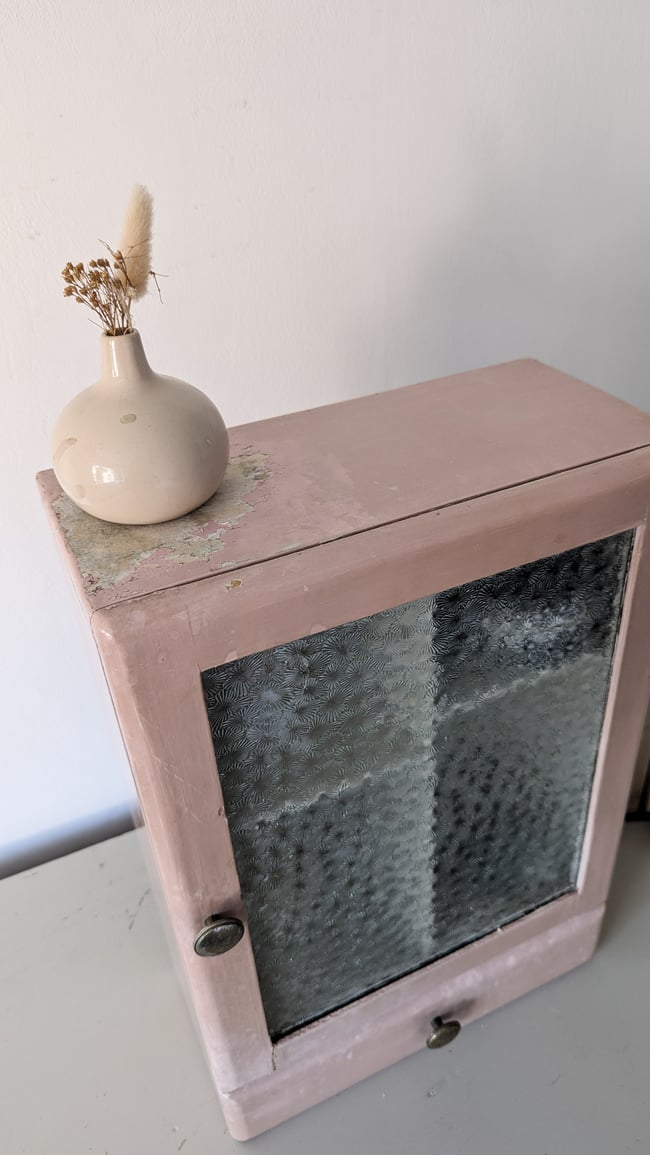 Armoire à pharmacie rose 