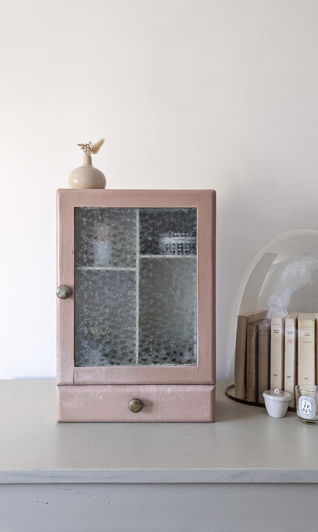 Armoire à pharmacie rose 