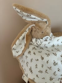 Image 4 of LAPIN BRANCHE D’OLIVIER ET SON LANGE