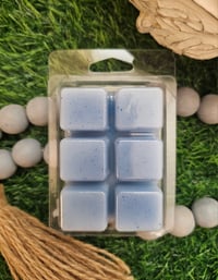 Image 3 of Honeysuckle Teakwood & Cardamom- A Rockytop Wax Works exclusive custom houseblend fragrance 
