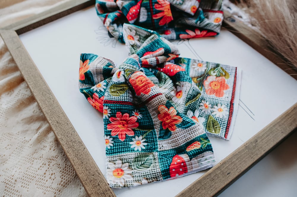 Image of CROCHET FLORAL