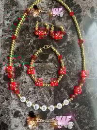 Beaded set with dice 