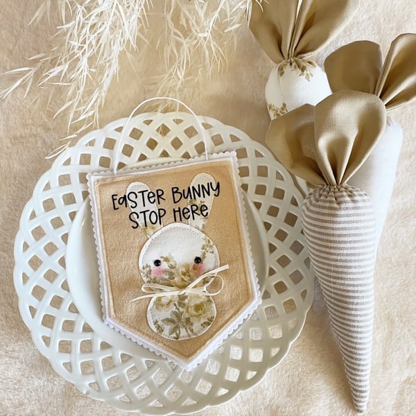 Image of Easter Bunny Stop Here sign