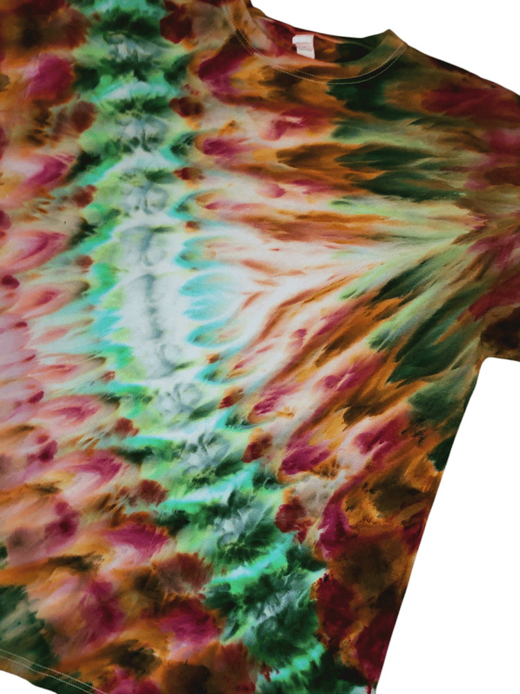 Image of 2 variants- Size XL - psychedelic trails- 