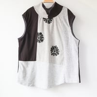Image 8 of petals gray black courtneycourtney adult size m/l medium large mandarin collar tee tshirt top