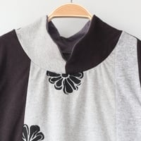 Image 9 of petals gray black courtneycourtney adult size m/l medium large mandarin collar tee tshirt top