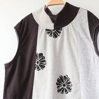 Image 5 of petals gray black courtneycourtney adult size m/l medium large mandarin collar tee tshirt top