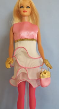 Image 3 of Barbie - "Pink Premiere" Reproduction