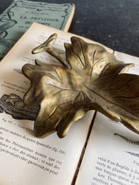 Image 3 of Vide poche en bronze en forme de feuille de vigne