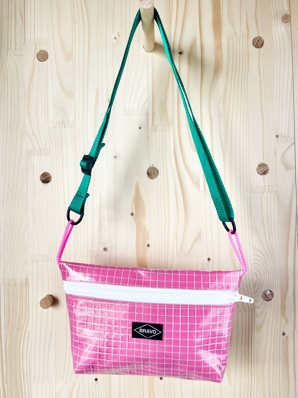 Image of Sacoche rose upsidown