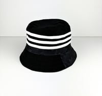 Image 3 of Man United Bucket Hat | 2017 Away