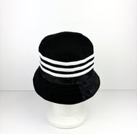 Image 6 of Man United Bucket Hat | 2017 Away