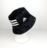 Image 5 of Man United Bucket Hat | 2017 Away
