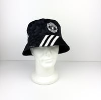 Image 4 of Man United Bucket Hat | 2017 Away