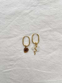 Image 3 of Charms fleur de nacre 