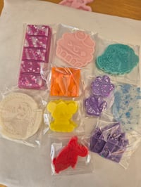 Image 7 of Wax melt bundle, 1 snapbar & 9 shapes 