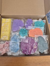 Image 9 of Wax melt bundle, 1 snapbar & 9 shapes 