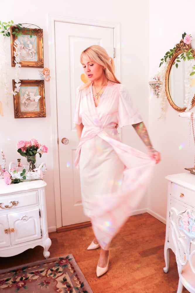 Image of Vintage 1970s Vanity Fair Pastel Pink Peignoir (Petite)