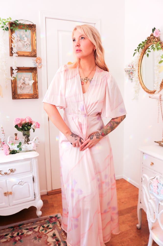 Image of Vintage 1970s Vanity Fair Pastel Pink Peignoir (Petite)