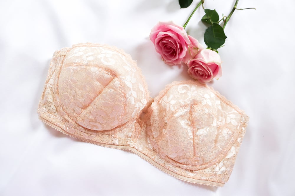 Image of Vintage 1960s Carnival Union Made Strapless Nude Bra with Lace (38C)