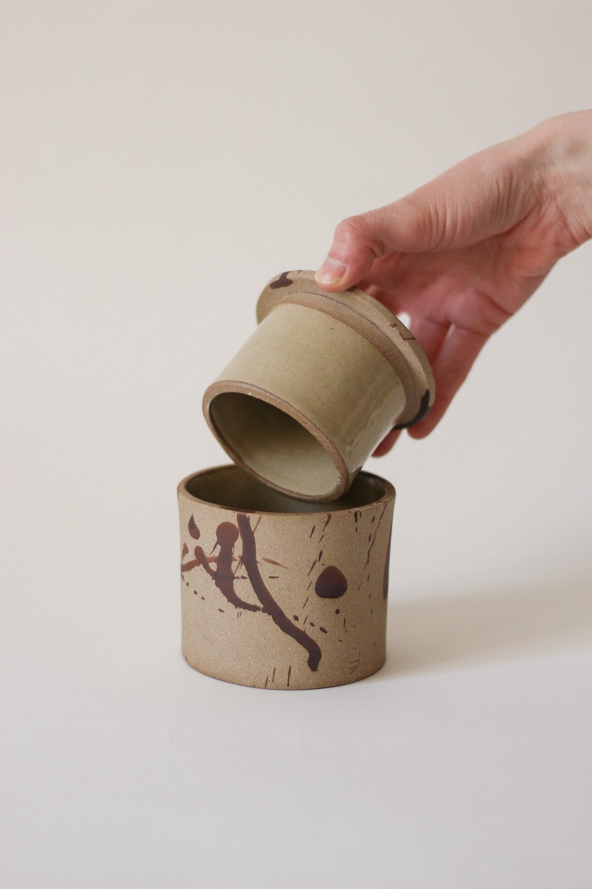 Image of butter bell in brown splash