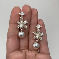 Image 3 of Aerangis ball necklace