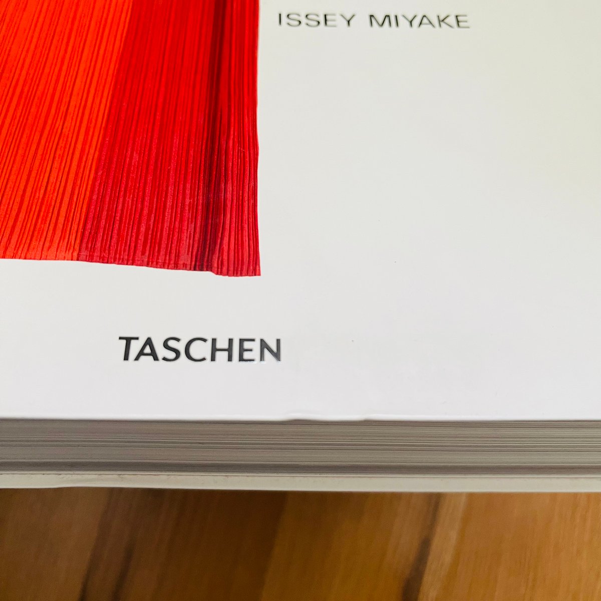 MODEST) BOOKS — (Issey Miyake) (Pleats Please)