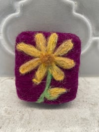 Image 2 of Hummingbird/sparkly yellow flower