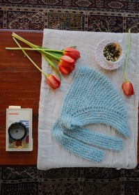 Bonnet d'hiver bleu comme le ciel