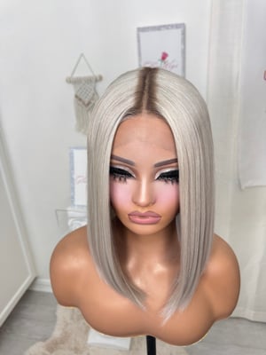 Image of Ash blonde bob luxury (ready to ship)