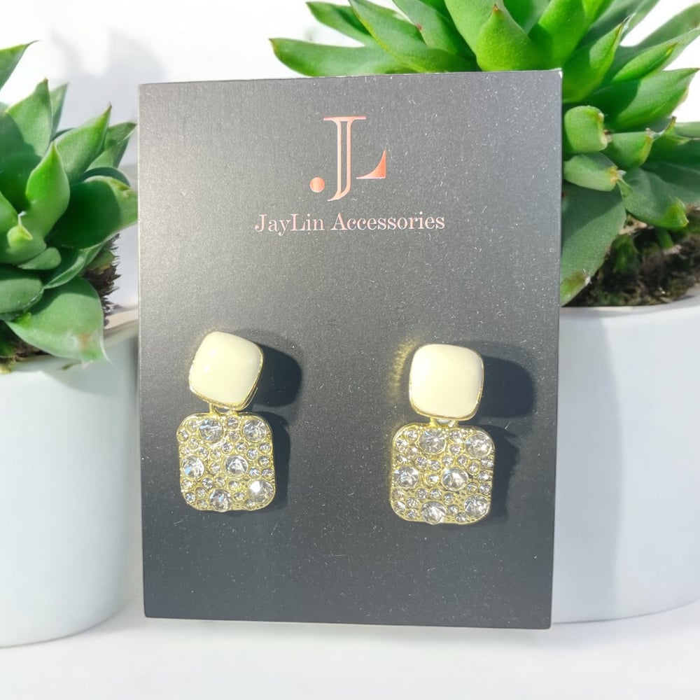 Image of Elegant Falls Earrings 