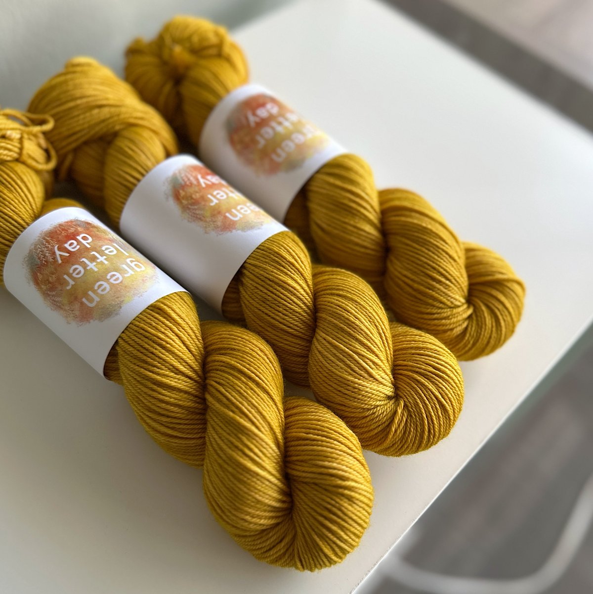 Fourth Wing (PREORDER 6-7 WEEKS)