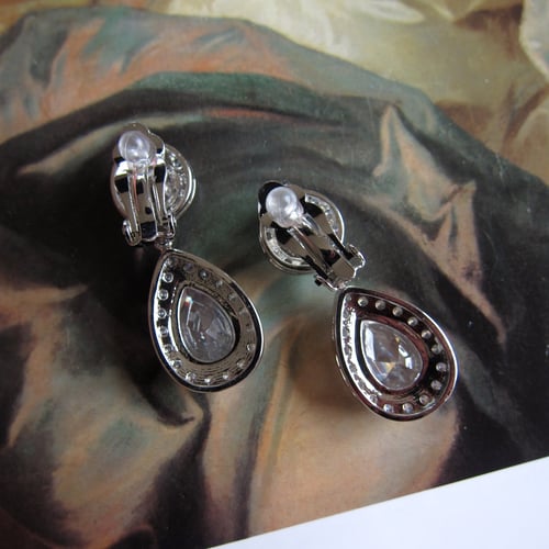 Image of Wanda clip-on earrings