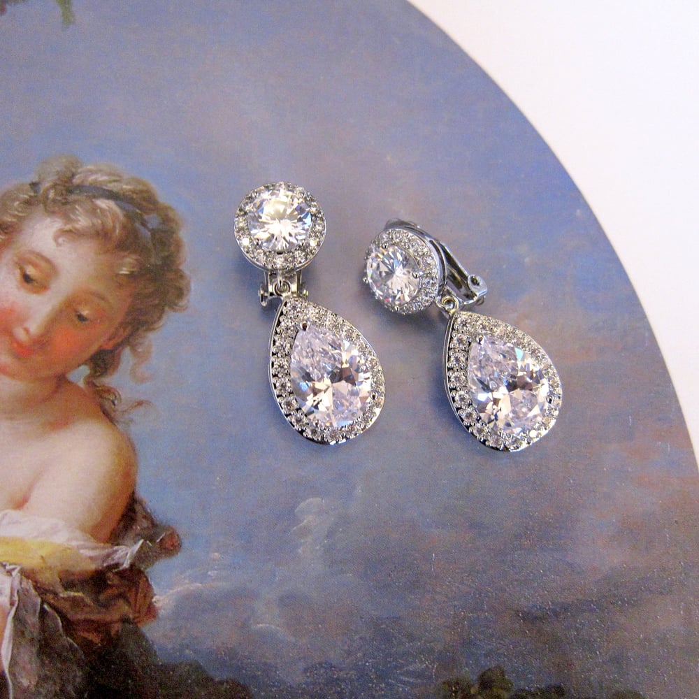 Image of Wanda clip-on earrings