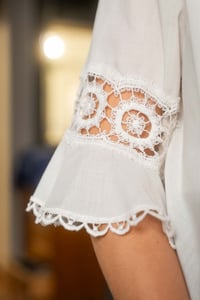 Image 3 of Camicia white petalo