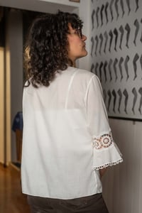 Image 5 of Camicia white petalo