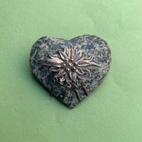 Image 1 of Broche « LAMBA »