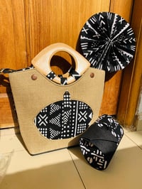 Image 2 of Sac a main  raphia , éventails , pochette. 