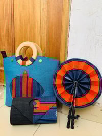 Image 3 of Sac a main  raphia , éventails , pochette. 