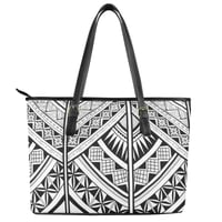 Image 1 of Women's Hawaiian Tribal Print Saddle Bag