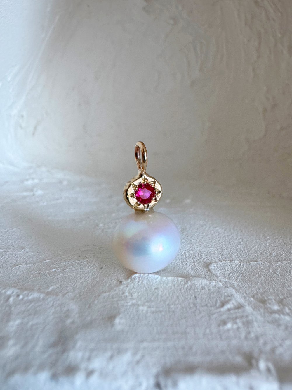 Image of Pearl and Gold Pendant