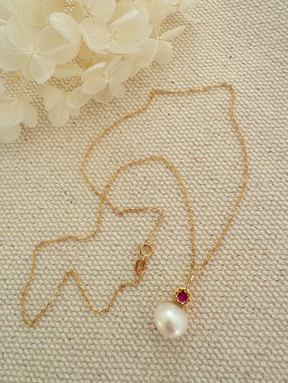 Image of Pearl and Gold Pendant