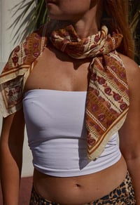 Image 1 of Foulard Flores Grenat